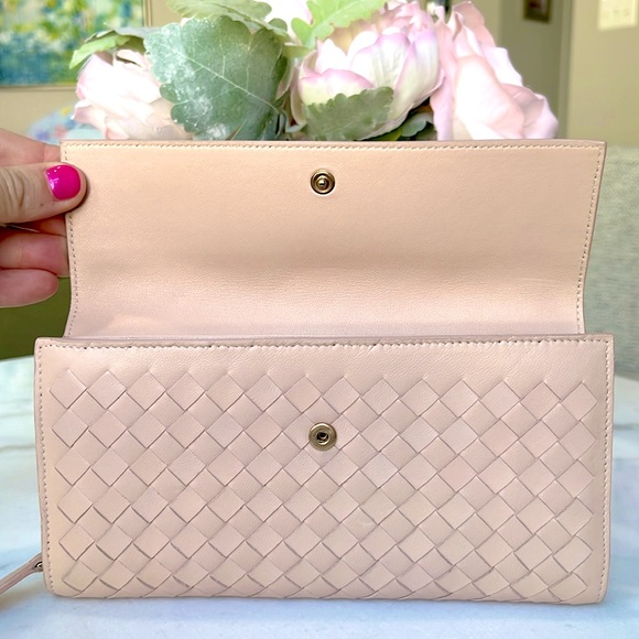 Bottega Veneta leather wallet with snap - Picture 5 of 14